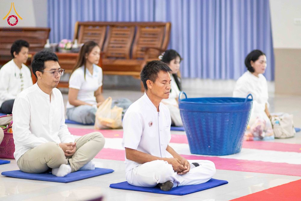 ภาพ No.321844:วันที่ 12 เมษายน พ.ศ.2569 ตักบาตรสงกรานต์ฉลองสามเณรใหม่  ณ ศูนย์ปฏิบัติธรรมระยอง(บ้านช่องลม)