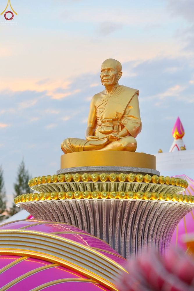 ภาพ No.70222:พิธีจุดประทีปถวายเป็นพุทธบูชา และบูชาธรรมมหาปูชนียาจารย์ ในโครงการธรรมยาตรากตัญญูบูชา มหาปูชนียาจารย์ พระมงคลเทพมุนี(สด จนฺทสโร) พระผู้ปราบมาร ปีที่ 11 ณ อนุสรณ์สถานลำดับที่ 2 สถานที่ตั้งมโนปณิธานบวชตลอดชีวิต อนุสรณ์สถานคลองบางนางแท่น อ.สามพราน จ.นครปฐม 