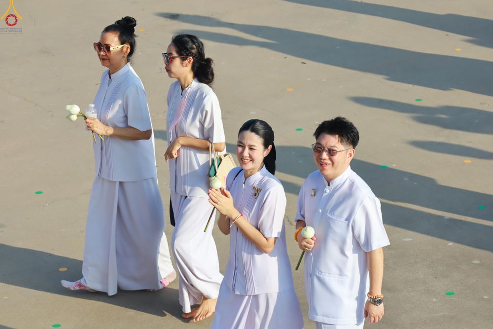 ภาพ No.330464:วันวิสาขบูชา อาทิตย์ที่ 31 พฤษภาคม พ.ศ.2569 พิธีเวียนประทักษิณ และพิธีวันทาเจดีย์ ณ พระมหาธรรมกายเจดีย์ วัดพระธรรมกาย จังหวัดปทุมธานี