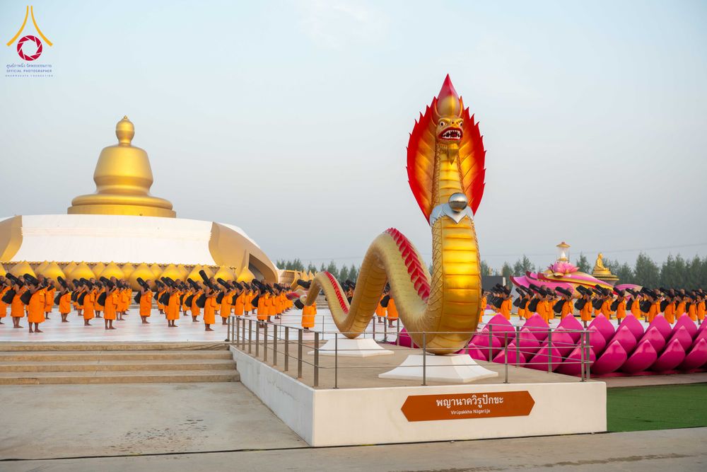 ภาพ No.299825:วันที่ 19 มกราคม พ.ศ.2569 พระธรรมยาตราปฏิบัติธรรมและถ่ายภาพหมู่ประวัติศาสตร์ ณ อนุสรณ์สถานลำดับที่ 5 สถานที่เผยแผ่วิชชาธรรมกายครั้งแรก  อนุสรณ์สถานบางปลาวัดบางปลา อ.บางเลน จ.นครปฐม ในโครงการธรรมยาตรา กตัญญูบูชา มหาปูชนียาจารย์ พระมงคลเทพมุนี(สด จนฺทสโร) 