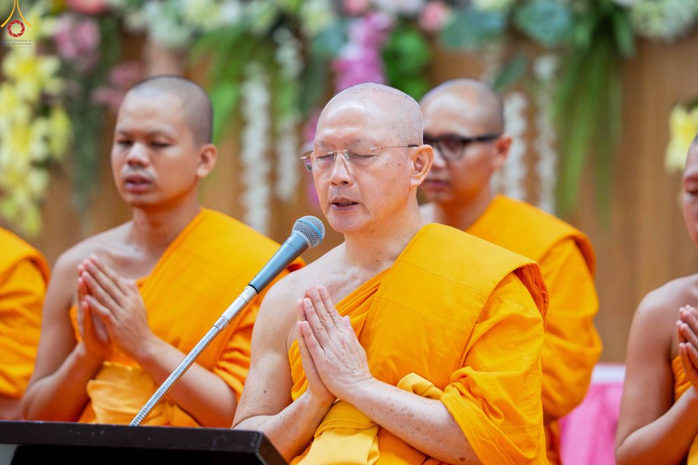 ภาพ No.343612:วันที่ 16 สิงหาคม พ.ศ.2569 พิธีถวายคิลานเภสัช และอุปกรณ์ทางการแพทย์ ณ ห้องแก้วสารพัดนึก2 วัดพระธรรมกาย