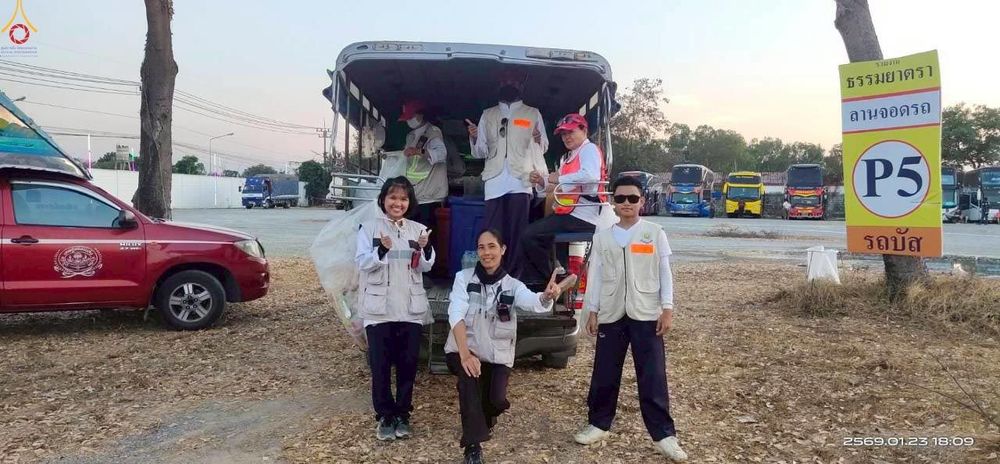 ภาพ No.306604:ภาพเบื้องหลังอาสาสมัครรวมใจ ชุดที่ 5 ในโครงการธรรมยาตรา กตัญญูบูชา มหาปูชนียาจารย์ พระมงคลเทพมุนี(สด จนฺทสโร) พระผู้ปราบมาร อนุสรณ์สถาน 7 แห่ง ปีที่ 14