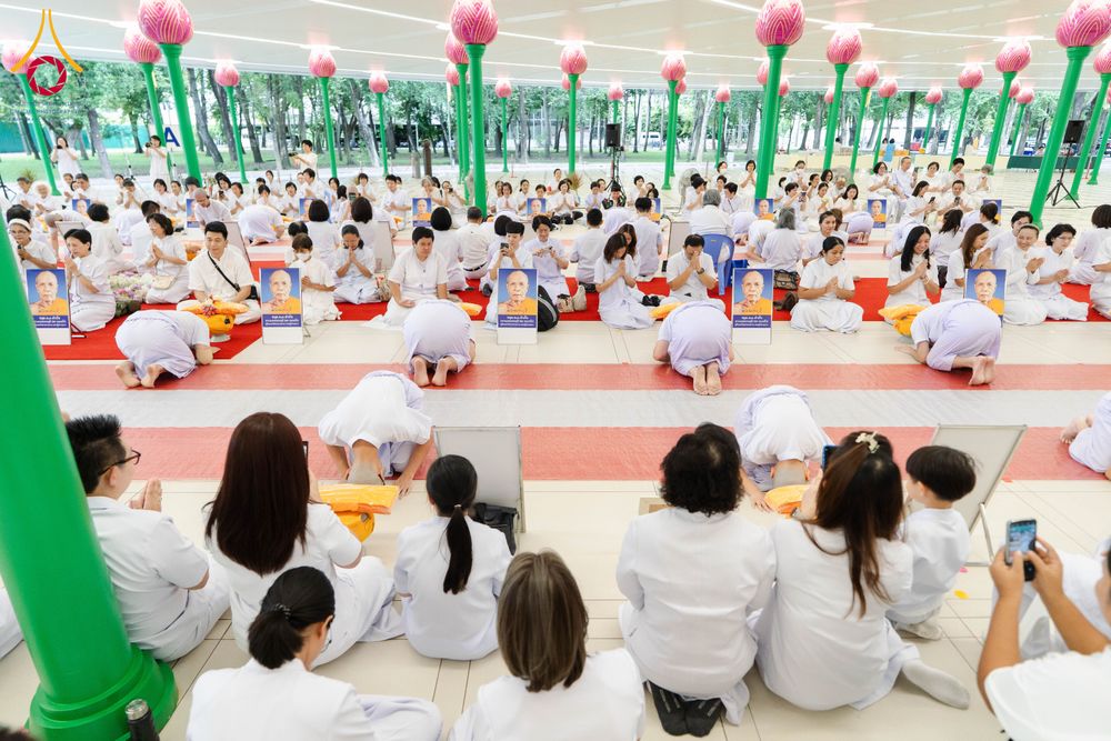 ภาพ No.286533:วันเสาร์ที่ 12 กรกฏาคม พ.ศ.2568 พิธีบรรพชาอุปสมบท  โครงการบรรพชาอุปสมบทหมู่ ธรรมทายาทนานาชาติ(ภาคภาษาจีน), โครงการบรรพชาสามเณร โรงเรียนนานาชาติ รุ่นที 14