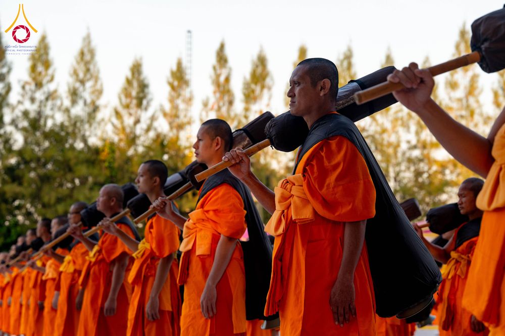 ภาพ No.290685:วันที่ 8 มกราคม พ.ศ. 2569 พระธรรมยาตราปฏิบัติธรรม และถ่ายภาพหมู่ประวัติศาสตร์ ในโครงการธรรมยาตรา กตัญญูบูชามหาปูชนียาจารย์ พระมงคลเทพมุนี(สด จนฺทสโร) พระผู้ปราบมาร อนุสรณ์สถาน 7 แห่ง ปีที่ 14 ณ อนุสรณ์สถานคลองบางนางแท่น อ.สามพราน จ.นครปฐม