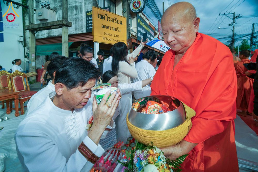 ภาพ No.336897:วันเสาร์ที่ 27 มิถุนายน 2569 พิธีตักบาตรพระ 1,345 รูป  ณ ข่วงสันกำแพง อำเภอสันกำแพง จังหวัดเชียงใหม่