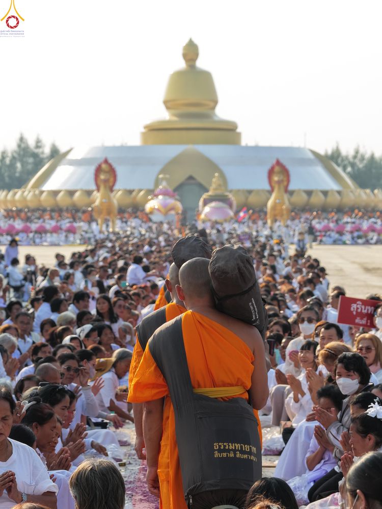ภาพ No.299705:วันที่ 18 มกราคม พ.ศ. 2569 พิธีต้อนรับพระธรรมยาตรา (ภาพชุดที่ 2) ณ อนุสรณ์สถานลำดับที่ 5  สถานที่เผยแผ่วิชชาธรรมกายครั้งแรก อนุสรณ์สถานบางปลา วัดบางปลา อำเภอบางเลน จังหวัดนครปฐม ในโครงการธรรมยาตรา กตัญญูบูชา มหาปูชนียาจารย์ พระมงคลเทพมุนี(สด จนฺทสโร) พระ