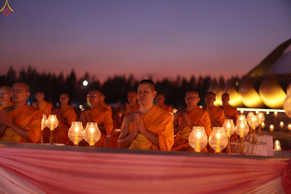 ภาพ No.302305:วันที่ 23 มกราคม พ.ศ. 2569 พิธีจุดประทีปธรรมถวายเป็นพุทธบูชา (ภาพชุดที่ 2) และบูชาธรรมมหาปูชนียาจารย์  ณ อนุสรณ์สถานลำดับที่ 5 สถานที่เผยแผ่วิชชาธรรมกายครั้งแรก อนุสรณ์สถานบางปลา วัดบางปลา อำเภอบางเลน จังหวัดนครปฐม ในโครงการธรรมยาตรา กตัญญูบูชา มหาปูชนีย