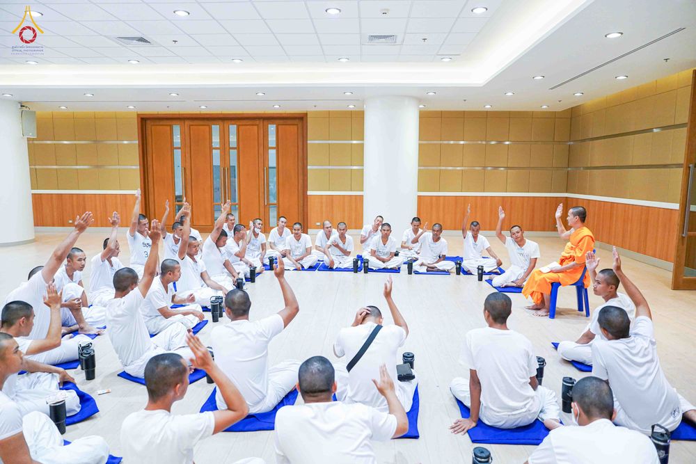 ภาพ No.341094:วันที่ 26 กรกฎาคม พ.ศ. 2569 โครงการพัฒนาคุณธรรม จริยธรรม สำหรับนักเรียนนายสิบตำรวจ (นสต.) รุ่นที่ 17 ศูนย์ฝึกอบรมตำรวจภูธรภาค 1 ได้จัดกิจกรรม ตักบาตรเพื่อน้อมอุทิศถวายเพื่อเป็นพระราชกุศลฯ  และปฏิบัติธรรม ติวธรรมมะ ณ ศูนย์ปฏิบัติธรรมเวิล์ดพีช วัลเล่ย์ (Wo