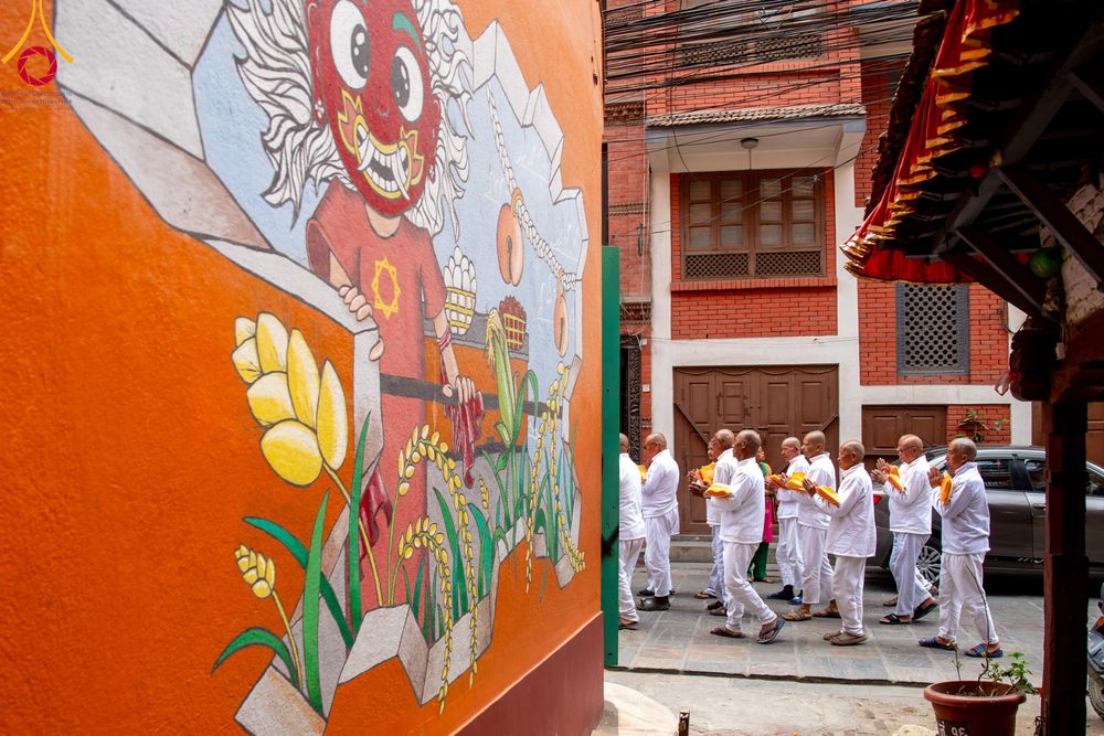 ภาพ No.313519:วันพฤหัสบดีที่ 12 มีนาคม พ.ศ. 2569 ขบวนแห่นาคธรรมทายาทในโครงการบรรพชาสามเณร 500 รูป  จาก นาคบาฮาล (Nagbahal) สู่จัตุรัสปาทัน (Patan Durbar Square) ประเทศเนปาล