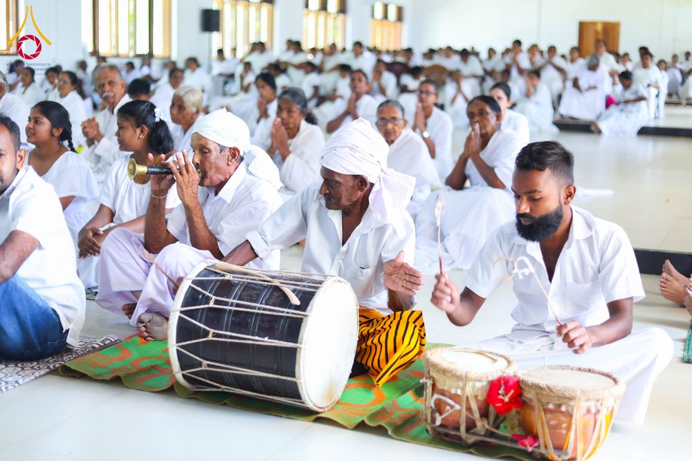 ภาพ No.317762:วันที่ 1 เมษายน พ.ศ. 2569 พิธีสวดธัมมจักกัปปวัตตนสูตรนานาชาติ ในวันพระใหญ่ ขึ้น 15 ค่ำ เดือน 5 (Poya Day)  ณ ศรีธรรมนันทะปิริเวนะ เเละ  วัดวิมลวิหาร นาวละ ประเทศศรีลังกา