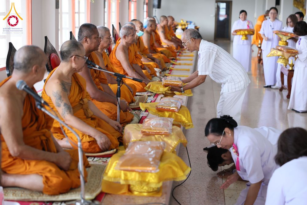 ภาพ No.300349:วันที่ 22 มกราคม พ.ศ. 2569 พิธีทอดผ้าป่าทำนุบำรุงศาสนสถาน ณ วัดรางกำหยาด ต.บางภาษี อ.บางเลน จ.นครปฐม ในโครงการธรรมยาตรา กตัญญูบูชา มหาปูชนียาจารย์ พระมงคลเทพมุนี(สด จนฺทสโร) พระผู้ปราบมาร อนุสรณ์สถาน 7 แห่ง ปีที่ 14