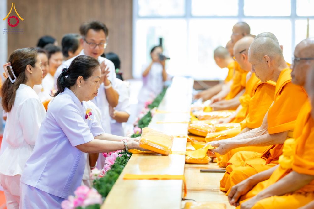 ภาพ No.315603:วันอาทิตย์ ที่ 22 มีนาคม พ.ศ. 2569 พิธีทอดผ้าป่าฉลองพระประธาน พิธีประดิษฐานพระบรมสารีริกธาตุในองค์พระประธาน พิธีจารึกชื่อบรรจุในแผ่นฌาน ณ ศูนย์ปฏิบัติธรรมสมุทรปราการ (บางบ่อ)