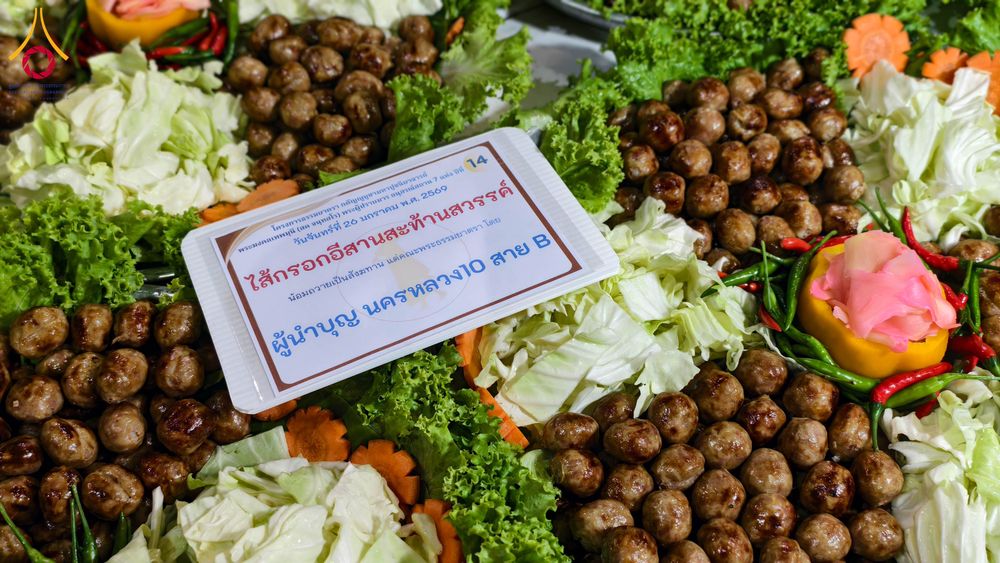 ภาพ No.303128:วันที่ 26 มกราคม พ.ศ. 2569 พิธีถวายภัตตาหารเป็นสังฆทาน แด่พระธรรมยาตรา ณ วัดพระธรรมกาย  จังหวัดปทุมธานี ในโครงการธรรมยาตรา กตัญญูบูชา มหาปูชนียาจารย์ พระมงคลเทพมุนี(สด จนฺทสโร) พระผู้ปราบมาร อนุสรณ์สถาน 7 แห่ง ปีที่ 14