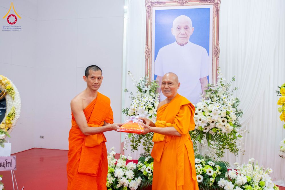 ภาพ No.314509:วันศุกร์ที่ 20 มีนาคม พ.ศ. 2569 พิธีบำเพ็ญกุศล คุณพ่อณรงค์ จินตมากุล โยมบิดา พระครูปลัดรัตนวีรวัฒน์ (รังสฤษดิ์ อิทฺธิจินตโก) ที่ปรึกษาเจ้าคณะจังหวัดปทุมธานี เจ้าอาวาสวัดพระธรรมกาย  ณ ห้องปลูกศรัทธา 2 วัดพระธรรมกาย ปทุมธานี