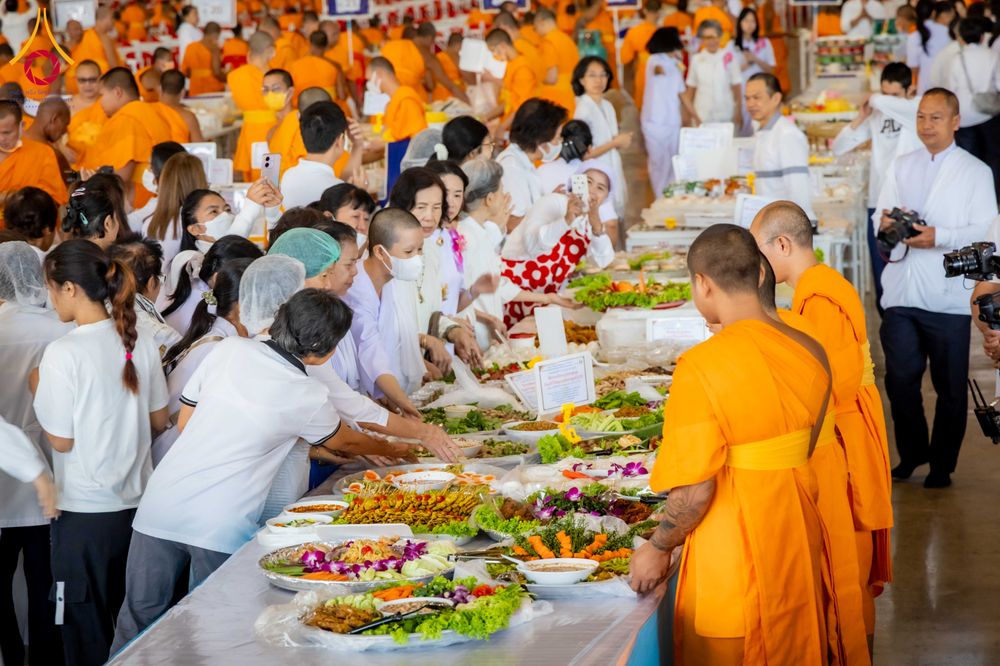 ภาพ No.305357:วันที่ 29 มกราคม พ.ศ. 2569 พิธีถวายภัตตาหารเป็นสังฆทาน แด่พระธรรมยาตรา ณ วัดพระธรรมกาย  จังหวัดปทุมธานี ในโครงการธรรมยาตรา กตัญญูบูชา มหาปูชนียาจารย์ พระมงคลเทพมุนี(สด จนฺทสโร) พระผู้ปราบมาร อนุสรณ์สถาน 7 แห่ง ปีที่ 14