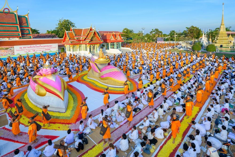 ภาพ No.70766:พิธีต้อนรับพระธรรมยาตรา ในโครงการธรรมยาตรากตัญญูบูชา มหาปูชนียาจารย์ พระมงคลเทพมุนี(สด จนฺทสโร) พระผู้ปราบมาร อนุสรณ์สถาน 7 แห่ง ปีที่ 11 วันที่ 14 มกราคม พ.ศ. 2566 ณ อนุสรณ์สถานลำดับที่ 3 สถานที่เกิดในเพศสมณะ วัดสองพี่น้อง อ.สองพี่น้อง จ.สุพรรณบุรี