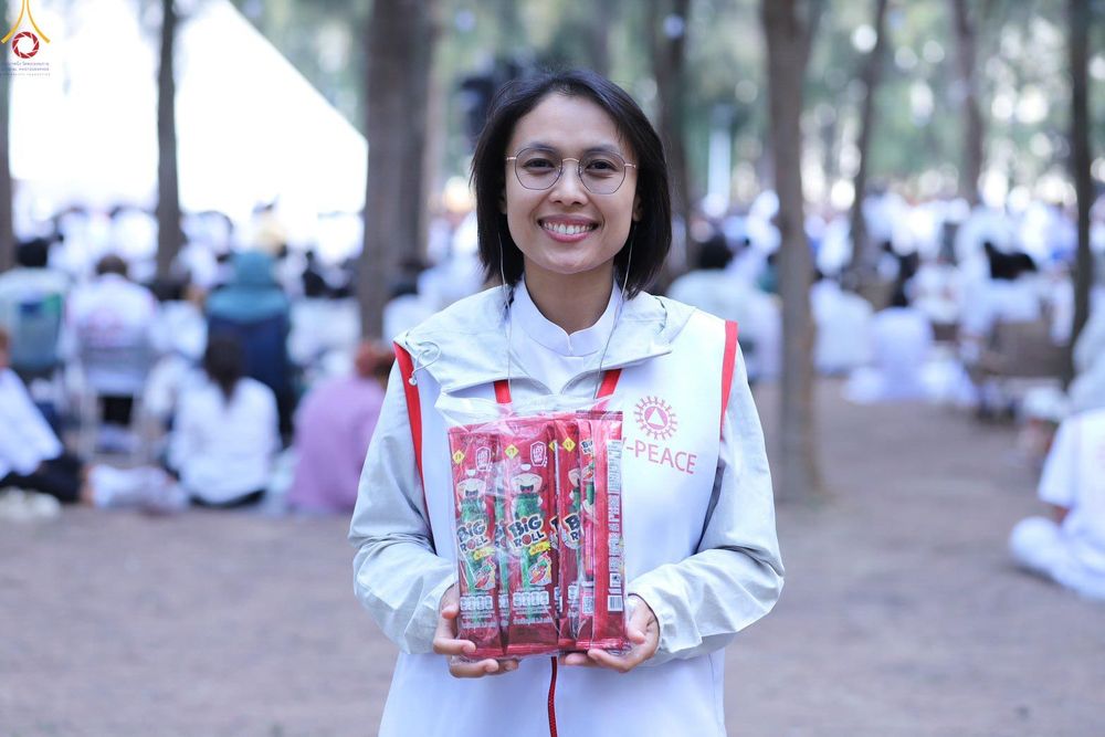 ภาพ No.300570:ภาพเบื้องหลังอาสาสมัครรวมใจ ชุดที่ 3 ในโครงการธรรมยาตรา กตัญญูบูชา มหาปูชนียาจารย์ พระมงคลเทพมุนี(สด จนฺทสโร) พระผู้ปราบมาร อนุสรณ์สถาน 7 แห่ง ปีที่ 14