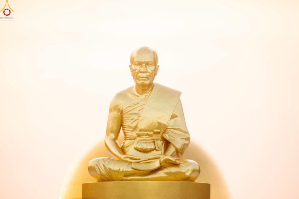 ภาพ No.281558:วันที่ 24 ธันวาคม พ.ศ.2568 พระธรรมยาตรา ปฏิบัติธรรม และถ่ายภาพหมู่ประวัติศาสตร์ ณ ลานหน้ามหาวิหารพระมงคลเทพมุนีฯ วัดพระธรรมกาย