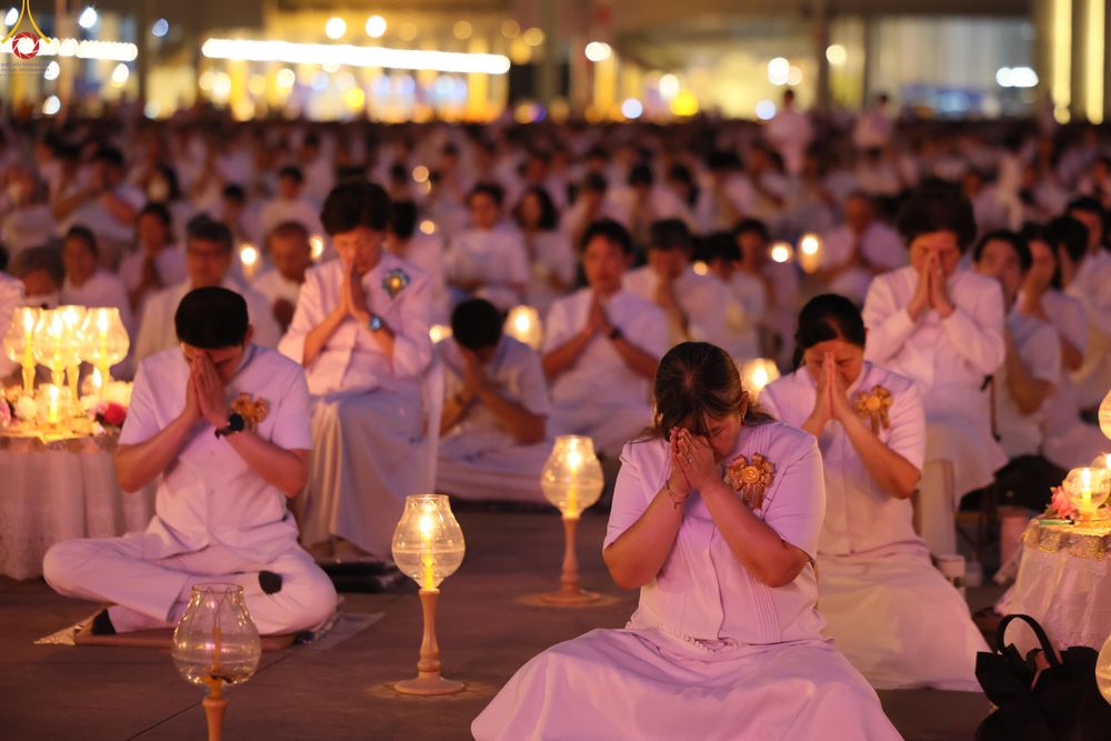 ภาพ No.308032:วันที่ 31 มกราคม พ.ศ. 2569 พิธีจุดประทีปธรรมถวายเป็นพุทธบูชา  และบูชาธรรมมหาปูชนียาจารย์ (ภาพชุดที่ 3) ณ วัดพระธรรมกาย ปทุมธานี ในโครงการธรรมยาตรา กตัญญูบูชา มหาปูชนียาจารย์ พระมงคลเทพมุนี(สด จนฺทสโร) พระผู้ปราบมาร อนุสรณ์สถาน 7 แห่ง ปีที่ 14