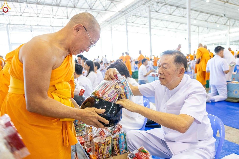 ภาพ No.345417:วันพฤหัสบดีที่ 27 สิงหาคม พ.ศ.2569 พิธีตักบาตรในวันธรรมชัย ณ สภาธรรมกายสากล วัดพระธรรมกาย ปทุมธานี