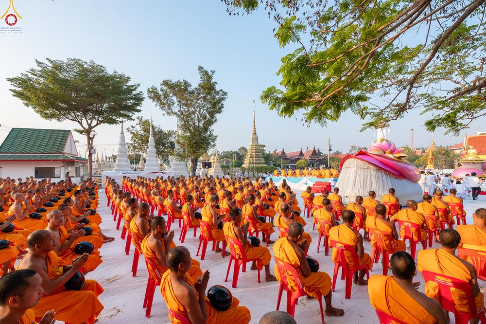 ภาพ No.294427:วันที่ 14 มกราคม พ.ศ. 2569 พิธีตักบาตรพระธรรมยาตรา ณ วัดสองพี่น้อง ต.ต้นตาล อ.สองพี่น้อง จ.สุพรรณบุรี ในโครงการธรรมยาตรา กตัญญูบูชา มหาปูชนียาจารย์ พระมงคลเทพมุนี(สด จนฺทสโร) พระผู้ปราบมาร อนุสรณ์สถาน 7 แห่ง ปีที่ 14