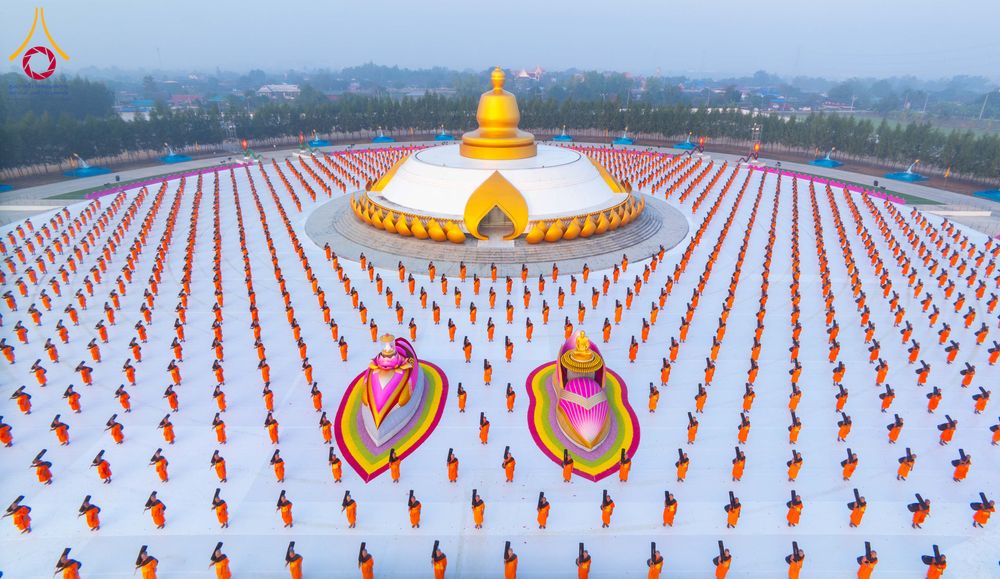 ภาพ No.299863:วันที่ 19 มกราคม พ.ศ.2569 พระธรรมยาตราปฏิบัติธรรมและถ่ายภาพหมู่ประวัติศาสตร์ ณ อนุสรณ์สถานลำดับที่ 5 สถานที่เผยแผ่วิชชาธรรมกายครั้งแรก  อนุสรณ์สถานบางปลาวัดบางปลา อ.บางเลน จ.นครปฐม ในโครงการธรรมยาตรา กตัญญูบูชา มหาปูชนียาจารย์ พระมงคลเทพมุนี(สด จนฺทสโร) 