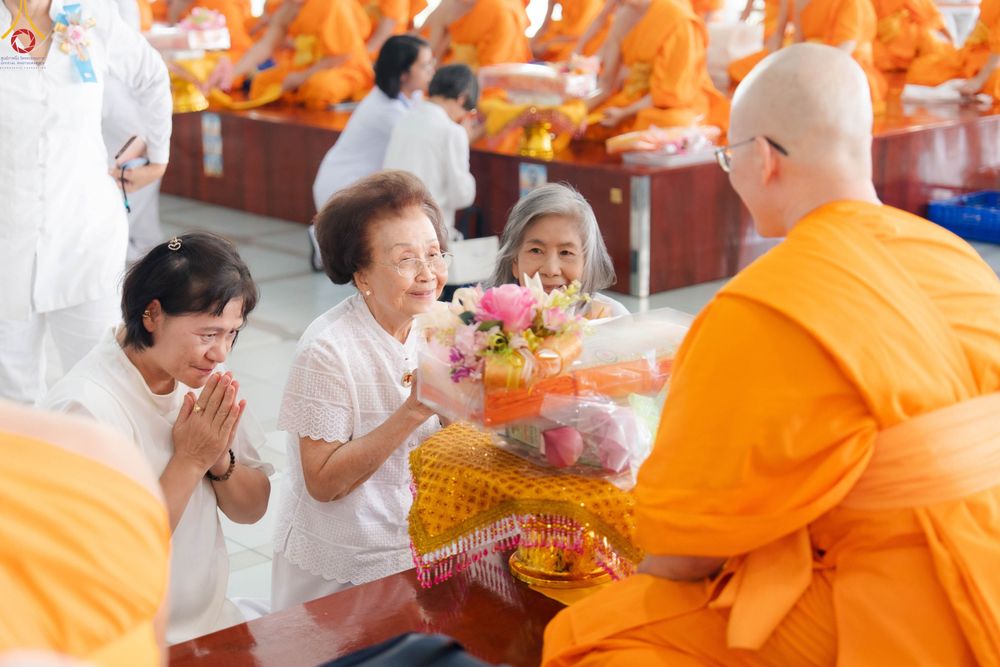 ภาพ No.348293:วันที่ 10 กันยายน พ.ศ.2569 พิธีสวดพระพุทธมนต์ และถวายภัตตาหารเป็นสังฆทาน เนื่องในวันครบ 26 ปี วันคล้ายละสังขาร คุณยายอาจารย์มหารัตนอุบาสิกาจันทร์ ขนนกยูง ณ หอฉันคุณยายอาจารย์ฯ วัดพระธรรมกาย