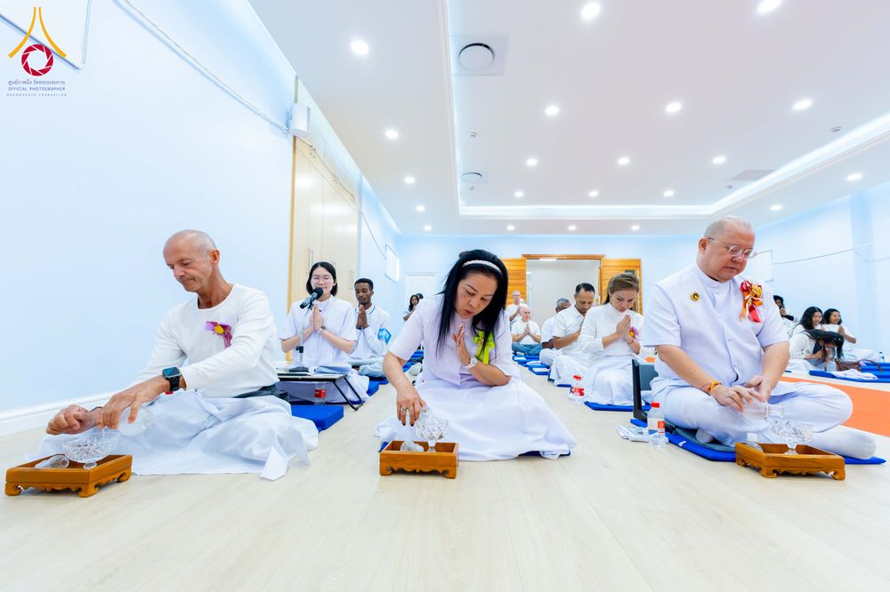 ภาพ No.313304:วันอาทิตย์ที่ 8 มีนาคม พ.ศ. 2569 พิธีสมโภชรูปเหมือนพระมงคลเทพมุนี (สด จนฺทสโร) และพิธีทอดผ้าป่าสามัคคีเพื่อสร้างวิหารพระมงคลเทพมุนี ณ วัดพุทธเคปทาวน์ ประเทศแอฟริกาใต้