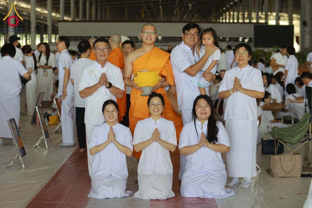 ภาพ No.321459:วันเสาร์ที่ 11 เมษายน พ.ศ.2569 พิธีขอบรรพชา พิธีขอสรณคมณ์และศีล, พิธีถวายบาตร พิธีอุปสมบท โครงการอุปสมบทหมู่ บูชาธรรมหลวงพ่อธัมมชโย พ.ศ.2569 โครงการอุปสมบทหมู่ธรรมทายาท ระดับอุดมศึกษา รุ่น 53 (ภาคฤดูร้อน) ณ วัดพระธรรมกาย ปทุมธานี