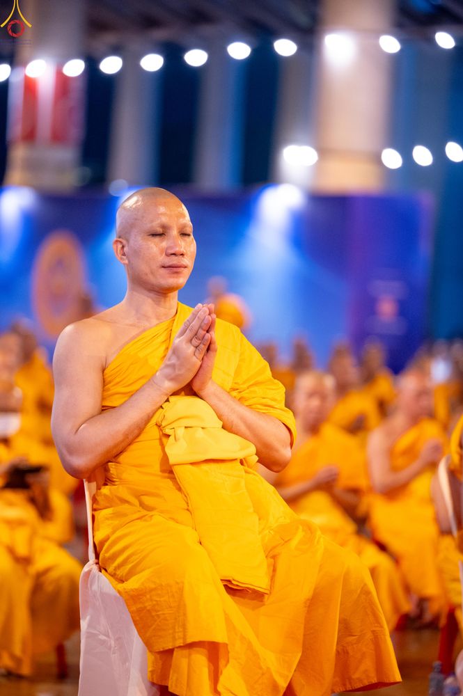 ภาพ No.280396:วันที่ 31 ธันวาคม พ.ศ.2568 -วันที่ 1 มกราคม พ.ศ.2569 พิธีฉลองชัยสวดมนต์บทธัมมจักกับปปวัตนสูตร ครบ 8,000,000,000 จบ , พิธีสวดมนต์ข้ามปี ณ วัดพระธรรมกาย