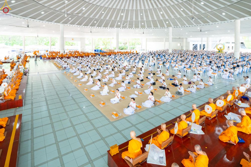 ภาพ No.337489:วันจันทร์ที่ 29 มิถุนายน พ.ศ.2569 (วันพระขึ้น 15 ค่ำ เดือน 8) พิธีบุพเปตพลี ครั้งที่ 184 ณ หอฉันคุณยายอาจารย์ฯ  พิธีสวดธัมมจักกัปปวัตนสูตร ครบ 8,495,000,000 จบ ณ มหาวิหารคด วัดพระธรรมกาย
