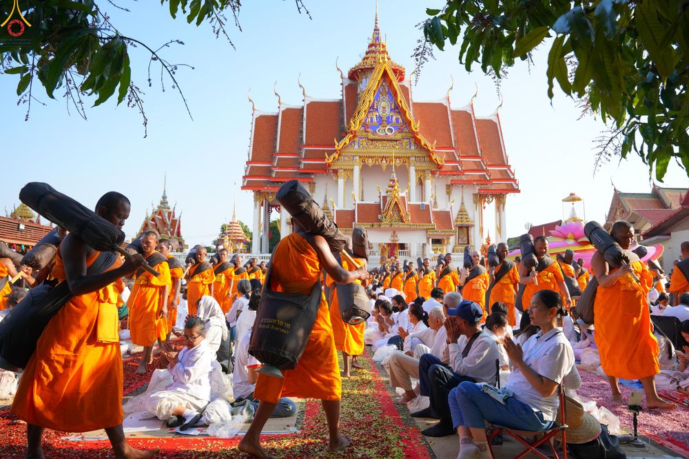 ภาพ No.295373:วันที่ 16 มกราคม พ.ศ. 2569 พิธีต้อนรับพระธรรมยาตรา อนุสรณ์สถานลำดับที่ 4 (ภาพชุดที่ 2) สถานที่เกิดด้วยกายธรรม ณ วัดโบสถ์บน ต.บางคูเวียง จ.นนทบุรี ในโครงการธรรมยาตรา กตัญญูบูชา มหาปูชนียาจารย์ พระมงคลเทพมุนี(สด จนฺทสโร) พระผู้ปราบมาร อนุสรณ์สถาน 7 แห่ง ปี