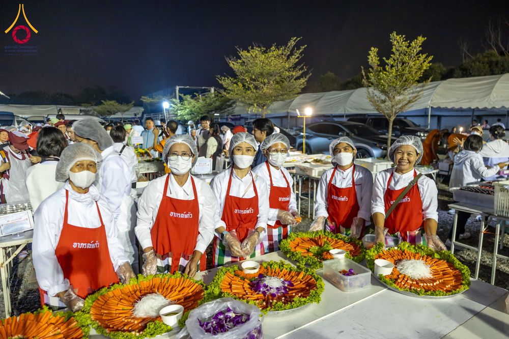 ภาพ No.294749:วันที่ 15 มกราคม พ.ศ. 2569 พิธีถวายภัตตาหารเป็นสังฆทาน แด่พระธรรมยาตรา ณ วัดโบสถ์บน ต.บางคูเวียง จ.นนทบุรี อนุสรณ์สถานลำดับที่ 4 สถานที่เกิดด้วยกายธรรม ในโครงการธรรมยาตรา กตัญญูบูชา มหาปูชนียาจารย์ พระมงคลเทพมุนี(สด จนฺทสโร) พระผู้ปราบมาร อนุสรณ์สถาน 7 แ