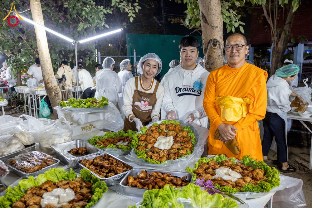 ภาพ No.293711:วันที่ 14 มกราคม พ.ศ. 2569  พิธีถวายภัตตาหารเป็นสังฆทาน แด่พระธรรมยาตรา  ณ วัดสองพี่น้อง ต.ต้นตาล อ.สองพี่น้อง จ.สุพรรณบุรี  ในโครงการธรรมยาตรา กตัญญูบูชา มหาปูชนียาจารย์  พระมงคลเทพมุนี(สด จนฺทสโร) พระผู้ปราบมาร  อนุสรณ์สถาน 7 แห่ง ปีที่ 14