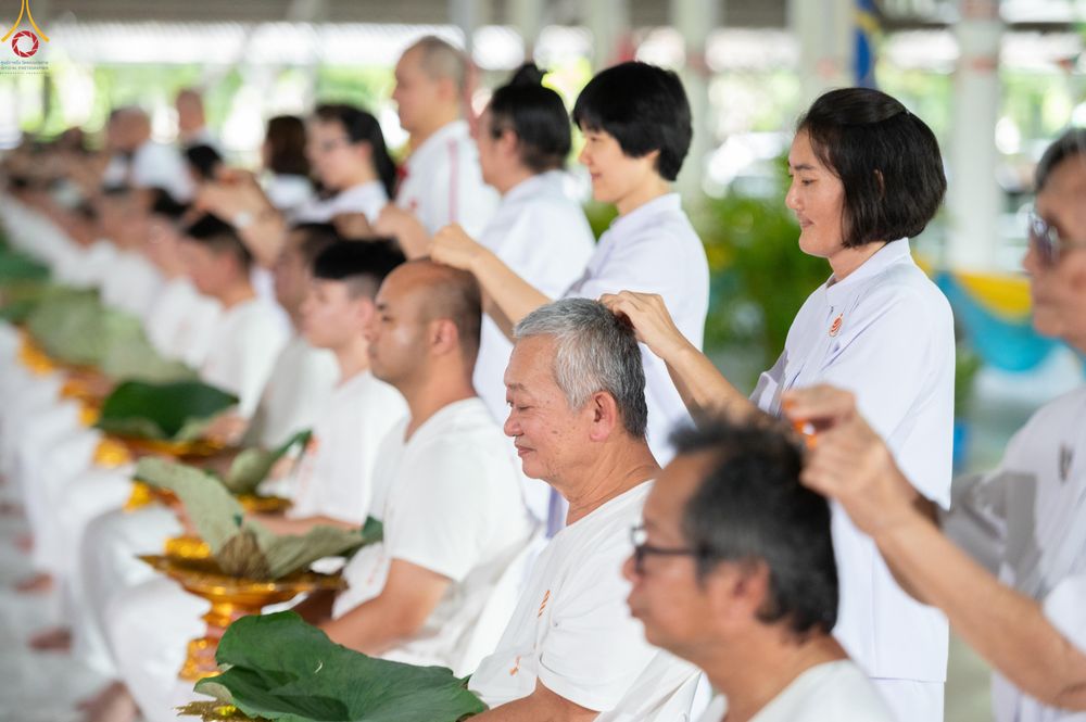 ภาพ No.338276:วันอาทิตย์ที่ 5 กรกฎาคม พศ.2569 พิธีตัดปอยผมธรรมทายาทนานาชาติ IDOP รุ่นที่ 21 จากประเทศจีน มาเลเซีย สิงคโปร์ และไต้หวัน ณ โถงช้าง วัดพระธรรมกาย