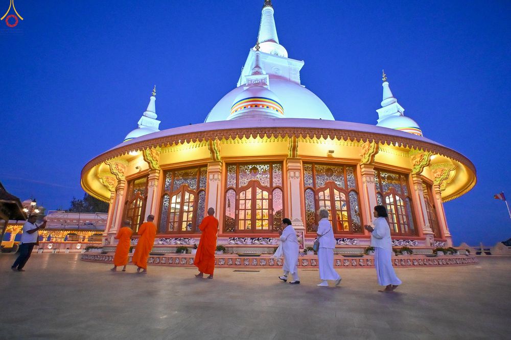 ภาพ No.284300:วันที่ 28 ตุลาคม พ.ศ.2568 กฐินสมทบต่างประเทศ โดยคณะศิษยานุศิษย์ บูชาธรรม 81 ปี หลวงพ่อธัมมชโย ณ วัดมหาเมฆนาวา ศรีลังกา