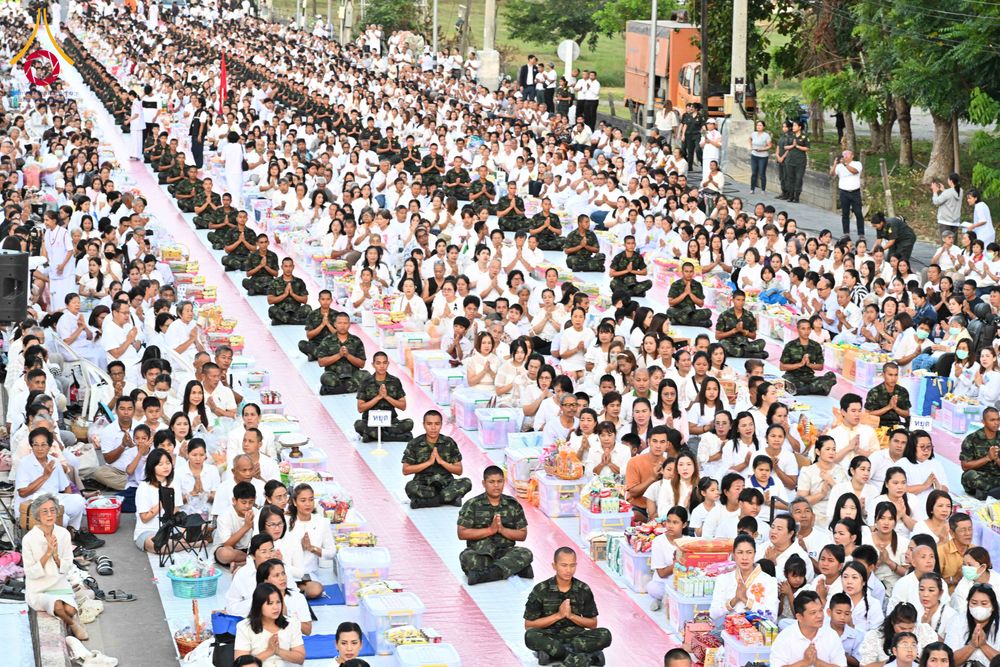 ภาพ No.281513:วันอาทิตย์ที่ 28 ธันวาคม พ.ศ.2568 ตักบาตรพระ 1000 รูป ปีที่ 1 ทำบุญเมืองสตูลส่งท้ายปี ณ หน้าโรงเรียนสตูลวิทยา จ.สตูล