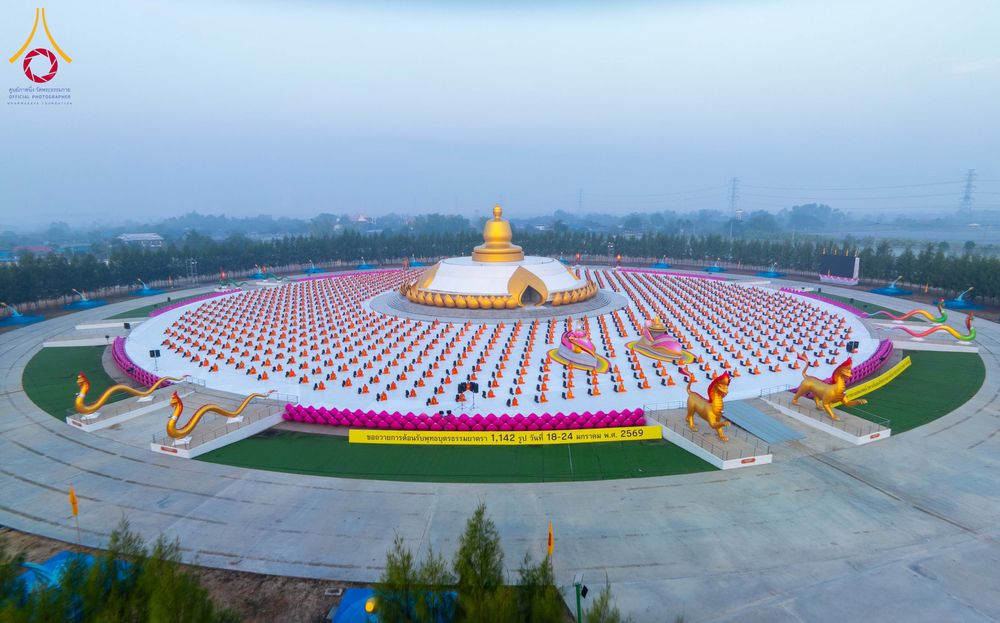 ภาพ No.299779:วันที่ 19 มกราคม พ.ศ.2569 พระธรรมยาตราปฏิบัติธรรมและถ่ายภาพหมู่ประวัติศาสตร์ ณ อนุสรณ์สถานลำดับที่ 5 สถานที่เผยแผ่วิชชาธรรมกายครั้งแรก  อนุสรณ์สถานบางปลาวัดบางปลา อ.บางเลน จ.นครปฐม ในโครงการธรรมยาตรา กตัญญูบูชา มหาปูชนียาจารย์ พระมงคลเทพมุนี(สด จนฺทสโร) 