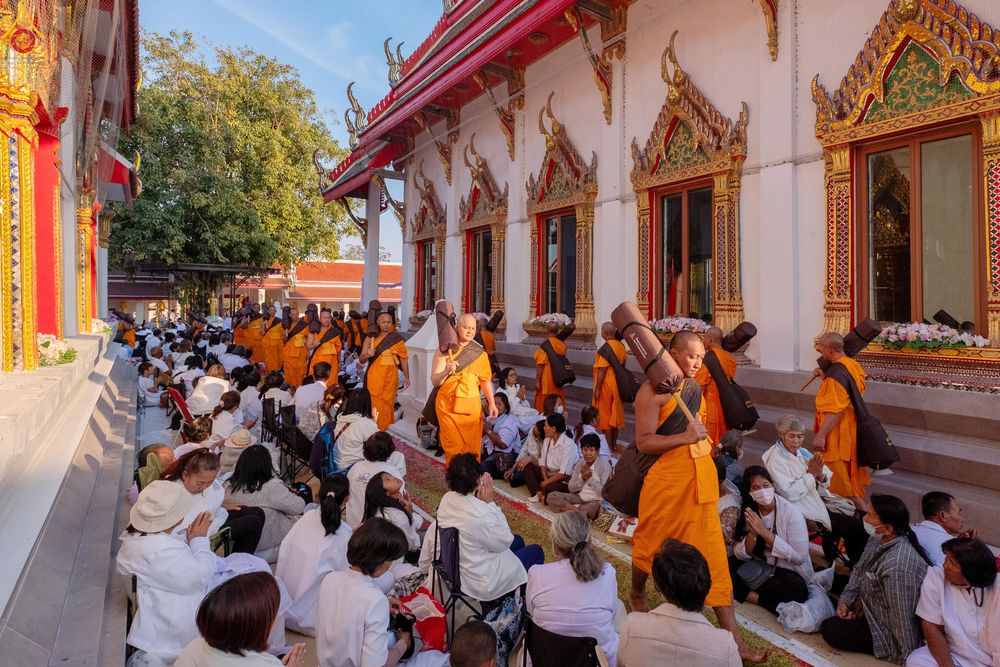 ภาพ No.293048:วันที่ 11 มกราคม พ.ศ. 2569 พิธีต้อนรับพระธรรมยาตรา ณ อนุสรณ์สถานลำดับที่ 3 (ภาพชุดที่ 2) สถานที่เกิดในเพศสมณะ วัดสองพี่น้อง อำเภอสองพี่น้อง จังหวัดสุพรรณบุรี ในโครงการธรรมยาตรา กตัญญูบูชา มหาปูชนียาจารย์ พระมงคลเทพมุนี(สด จนฺทสโร) พระผู้ปราบมาร อนุสรณ์สถ