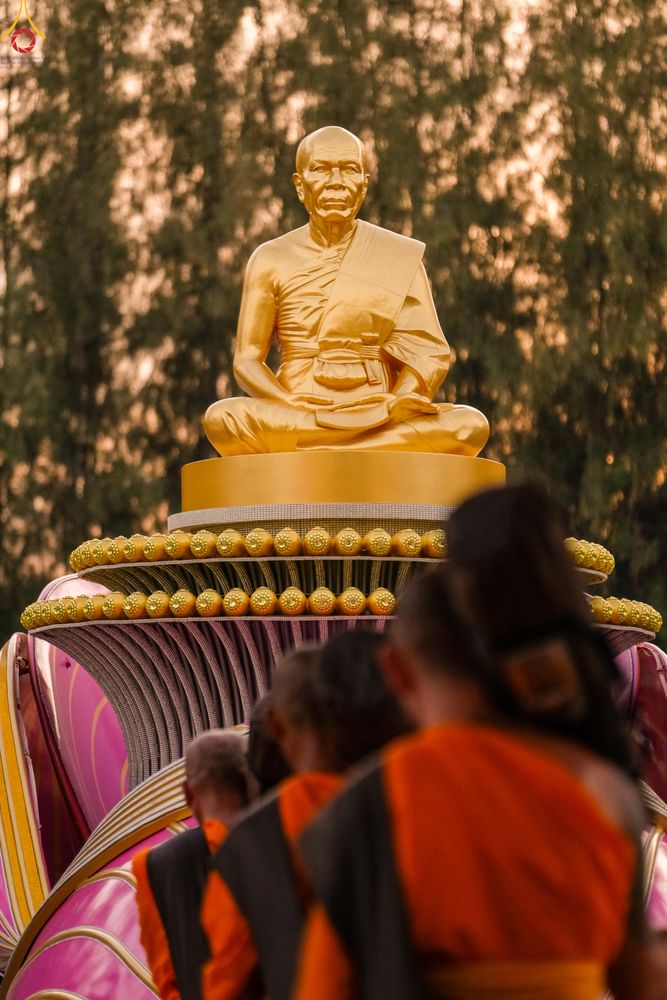 ภาพ No.287893:วันที่ 3 มกราคม พ.ศ. 2569 พิธีต้อนรับพระธรรมยาตรา ครั้งที่ 2 (ภาพชุดที่ 2) ในโครงการธรรมยาตรา กตัญญูบูชา มหาปูชนียาจารย์ พระมงคลเทพมุนี(สด จนฺทสโร) พระผู้ปราบมาร อนุสรณ์สถาน 7 แห่ง ปีที่ 14 ณ อนุสรณ์สถานมหาวิหารพระมงคลเทพมุนี (โลตัสแลนด์) อ.สองพี่น้อง จ.