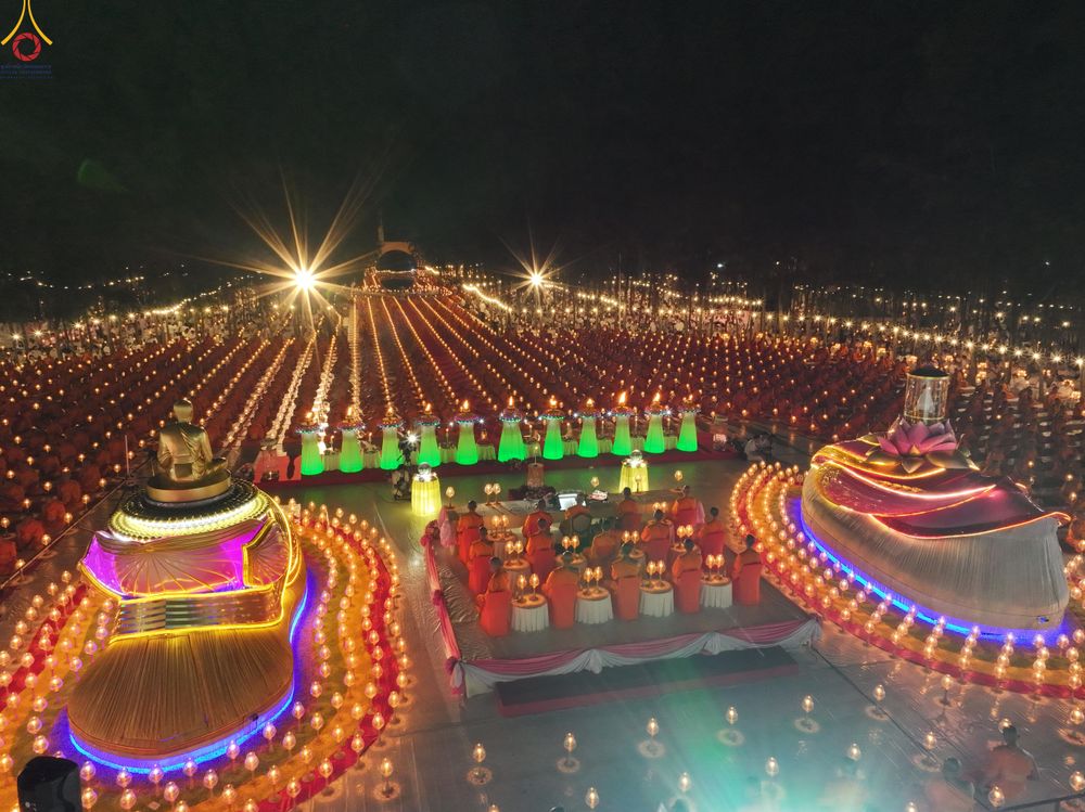 ภาพ No.289134:วันที่ 6 มกราคม พ.ศ. 2569 พิธีจุดประทีปถวายเป็นพุทธบูชา และบูชาธรรมมหาปูชนียาจารย์ ณ อนุสรณ์สถานมหาวิหารพระมงคลเทพมุนี (โลตัสแลนด์) อ.สองพี่น้อง จ.สุพรรณบุรี ในโครงการธรรมยาตรา กตัญญูบูชา มหาปูชนียาจารย์ พระมงคลเทพมุนี(สด จนฺทสโร) พระผู้ปราบมาร อนุสรณ์สถ