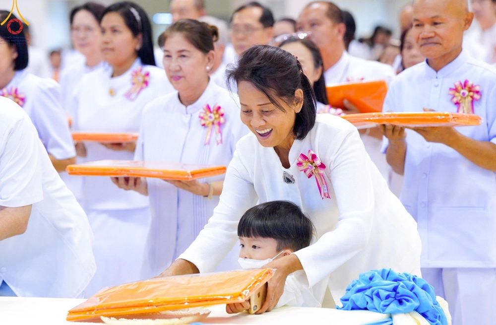 ภาพ No.178078:พิธีทอดผ้าป่าต้นสมบัติจักรพรรดิ ในวันอาทิตย์ที่ 1 ธันวาคม พ.ศ. 2567 ณ สภาธรรมกายสากล วัดพระธรรมกาย