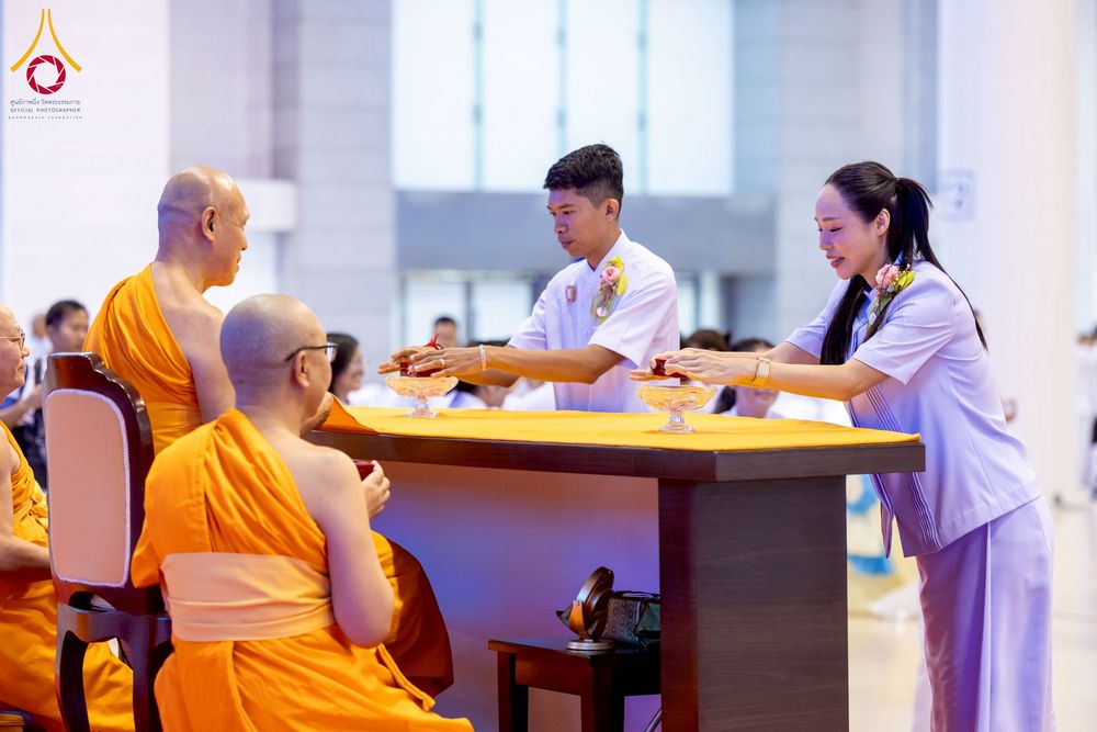 ภาพ No.264403:วันอาทิตย์ที่ 2 พฤศจิกายน พ.ศ. 2568 พิธีบูชาข้าวพระ ณ สภาธรรมกายสากล วัดพระธรรมกาย