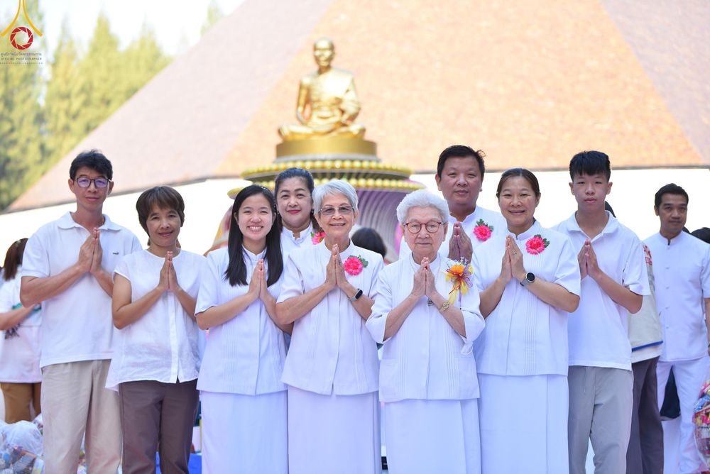 ภาพ No.107485:พิธีตักบาตรพระธรรมยาตราฯ ในโครงการธรรมยาตรากตัญญูบูชา มหาปูชนียาจารย์ พระมงคลเทพมุนี(สด จนฺทสโร) พระผู้ปราบมาร ปีที่ 12 ณ อนุสรณ์สถานมหาวิหารพระมงคลเทพมุนี อ.สองพี่น้อง จ.สุพรรณบุรี วันที่ 7 มกราคม พ.ศ. 2567