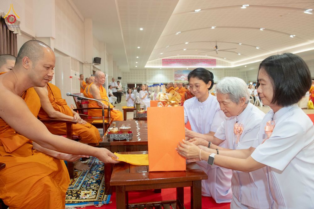 ภาพ No.342710:วันเสาร์ที่ 8 สิงหาคม พ.ศ. 2569  พิธีทักษิณานุปทาน แด่บรรพชนตระกูลผ่องสวัสดิ์และหมู่ญาติที่ล่วงลับไปแล้ว ครั้งที่ 21 ณ พระมหาเจดีย์ทัตตชีโว ศูนย์อบรมเยาวชนกาญจนบุรี