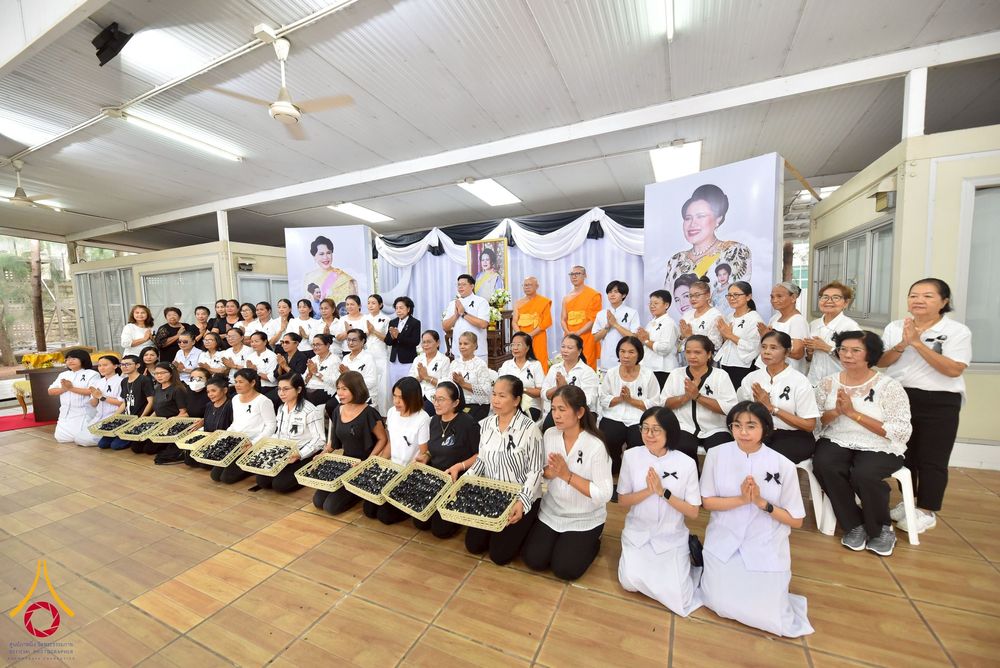 ภาพ No.267675:วันที่ 7 พฤศจิกายน พ.ศ. 2568 พสกนิกรอำเภอคลองหลวง รวมใจบำเพ็ญกุศลปัณรสมวาร (15 วัน) อุทิศถวายเป็นพระราชกุศลแด่ “สมเด็จพระพันปีหลวง” ณ วัดพระธรรมกาย