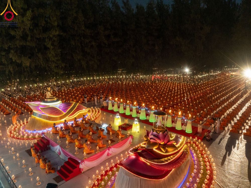 ภาพ No.107232:พิธีจุดประทีปถวายเป็นพุทธบูชา และบูชาธรรมมหาปูชนียาจารย์ ในโครงการธรรมยาตรากตัญญูบูชา มหาปูชนียาจารย์ พระมงคลเทพมุนี(สด จนฺทสโร) พระผู้ปราบมาร  อนุสรณ์สถาน 7 แห่ง ปีที่ 12  วันที่ 6 มกราคม พ.ศ. 2567 ณ อนุสรณ์สถานมหาวิหารพระมงคลเทพมุนี อ.สองพี่น้อง จ.สุพร