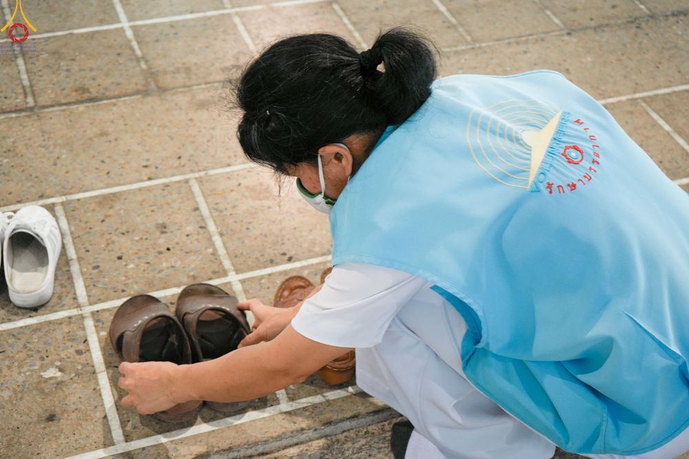 ภาพ No.86954:พิธีตักบาตร , พิธีบูชาข้าวพระ , พิธีจุดเทียนใจ ไฟนิรันดร์ อนันตชัย ในวันอาทิตย์ต้นเดือน 3 กันยายน พ.ศ. 2566 ณ วัดพระธรรมกาย