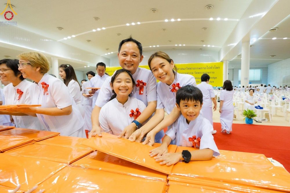 ภาพ No.178084:พิธีทอดผ้าป่าต้นสมบัติจักรพรรดิ ในวันอาทิตย์ที่ 1 ธันวาคม พ.ศ. 2567 ณ สภาธรรมกายสากล วัดพระธรรมกาย