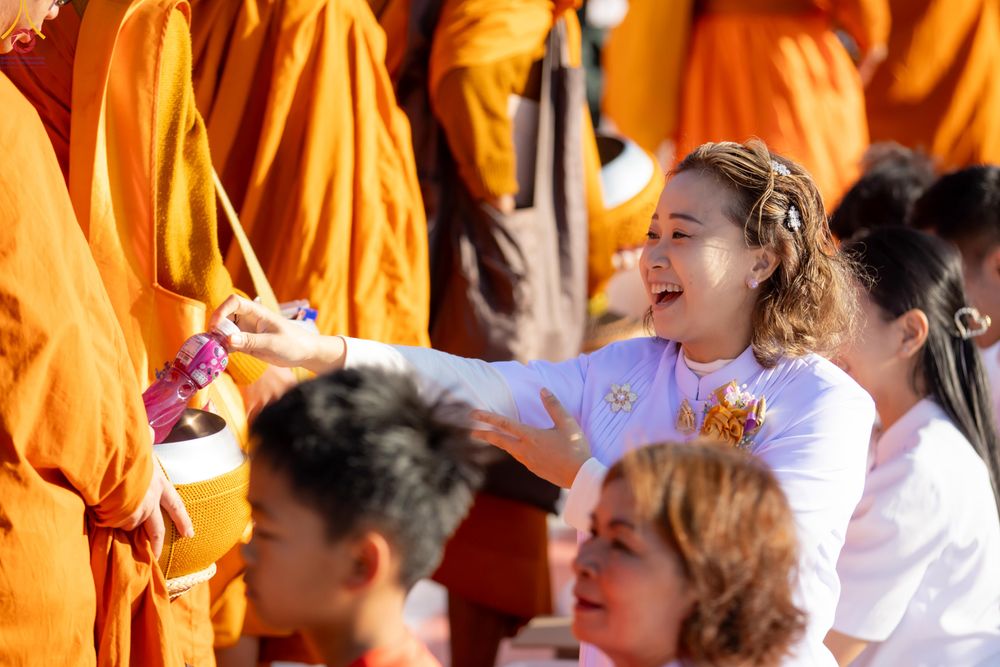 ภาพ No.281456:วันเสาร์ที่ 27 ธันวาคม พ.ศ.2568 พิธีตักบาตรพระ ๑,๐๐๐ รูป   เพื่อความเป็นสิริมงคลแก่ชีวิตและแผ่นดินไทย  มหากุศลครั้งยิ่งใหญ่แห่งปี ส่งท้ายปีเก่า ต้อนรับปีใหม่  ณ ถนนหน้าที่ว่าการอำเภอภูเรือ จังหวัดเลย